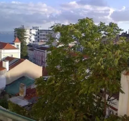 Sunny Double In A Shared Close To Downtown Kwatera prywatna